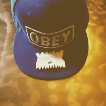 Casquette bleu fille, Obey Your Body