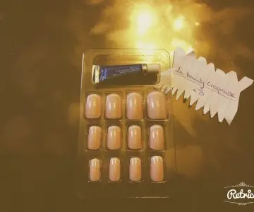 Faux ongles transparent, Office Girls