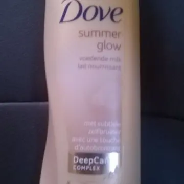 Lait nourrissant autobronzant., Dove