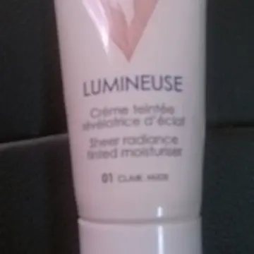 Crème teintée révélatrice d'éclat., Laboratoires Vichy