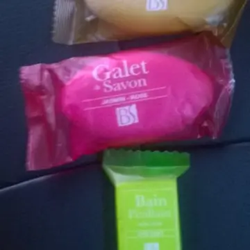 Lot: 2 galets de Savon et 1 bain pétillant., Beauty Success