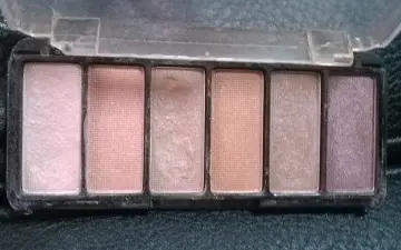 Petite palette de fards à paupières., Inconnue
