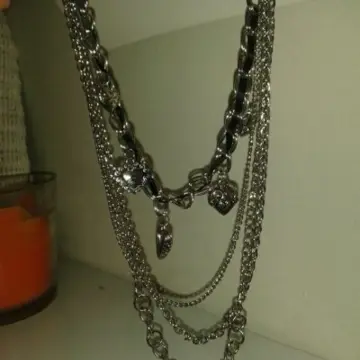 Collier, Inconnue