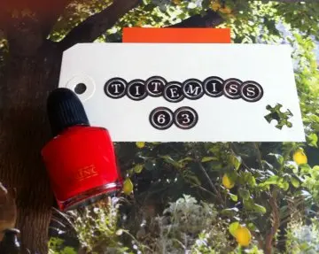Vernis éclat rouge, Galénic