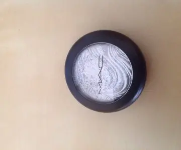 Fard à paupières, MAC Cosmetics