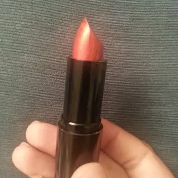 Rouge à lèvres, Avril