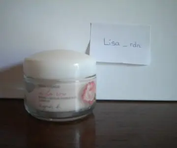 Soin visage a la rose, Agnès b.