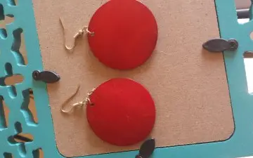 Boucle d'oreille, Camaïeu