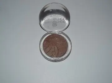 Fard à paupières, Essence