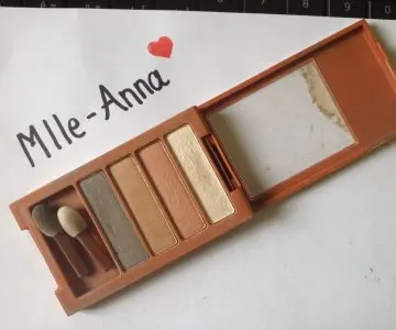 Palette de 4 fards à paupières, Inconnue