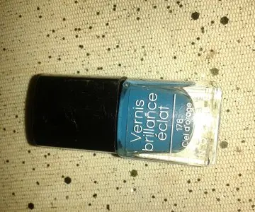Verni bleu, Nocibé