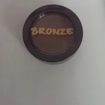 Shimer bronzing powder, ModelCo