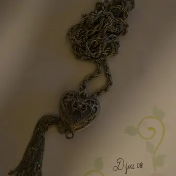 Collier coeur, Inconnue