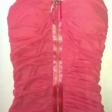 Débardeur rose, Inconnue