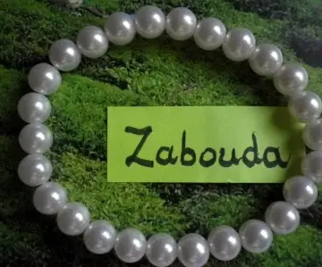 bracelet en fausses perles, Inconnue