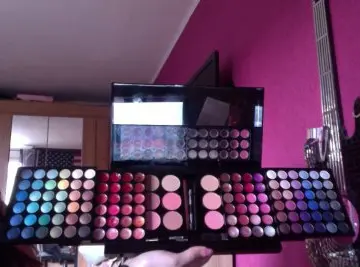 Palette de maquillage, Marionnaud