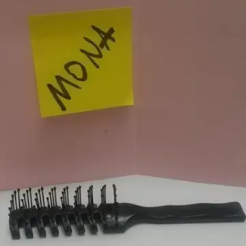 Brosse à cheveux, Inconnue