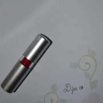 Rouge à lèvre, Elf