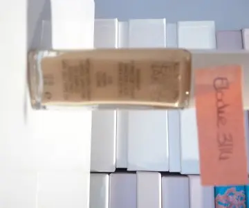 Fond de teint, Revlon