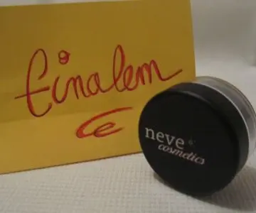 Fard à paupières, Neve cosmetics
