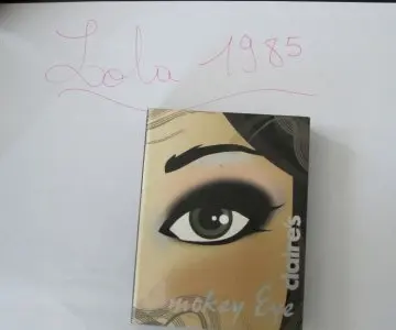 Smokey eye, Claire's