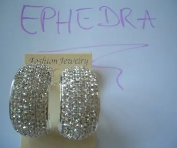Créoles strass, Inconnue