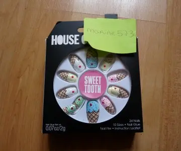 Faux ongles motif glaces, House of Holland