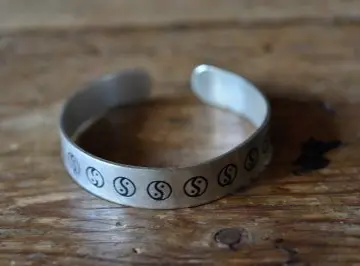 Bracelet ouvert, Inconnue