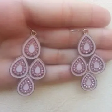 Boucles d'oreilles, La Halle