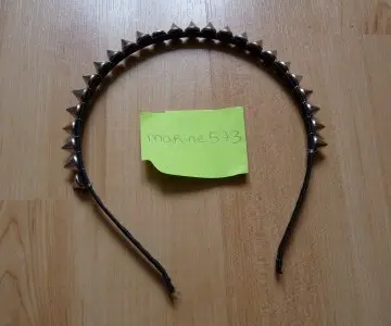 Serre tête piques, Inconnue