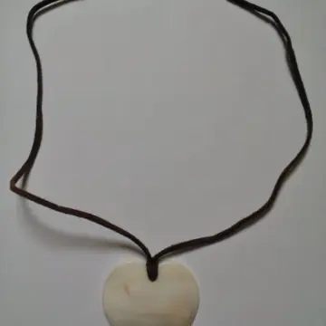 Collier Coeur, Inconnue