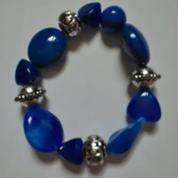 Collier bleu, Yves Rocher