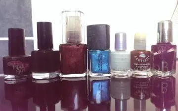 Lot de 7 vernis, Yours