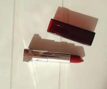 Rouge à lèvres rouge Maybelline, Gemey Maybelline