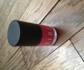 Vernis fuschia, Biba