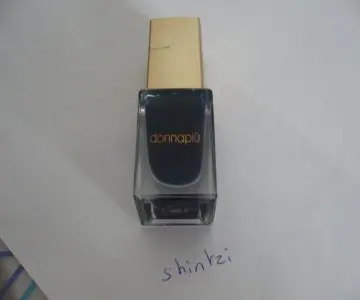 Vernis bleu, Donna più