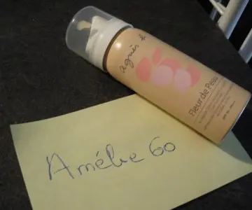 mousse de teint, Agnès b.