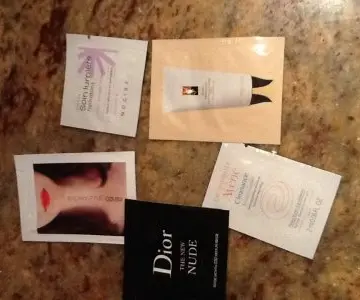 Lot échantillons, Yves Saint Laurent