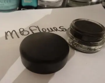 paint pot blackground, MAC Cosmetics