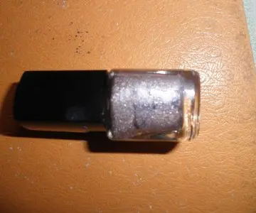 Vernis marron pailleté, Markwins International