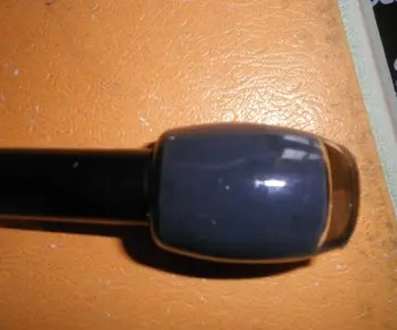 Vernis gris foncé, Inconnue