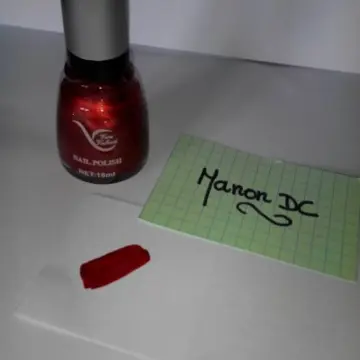 Vernis rouge métalisé, Vera valenti