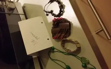 bracelet et collier, Inconnue