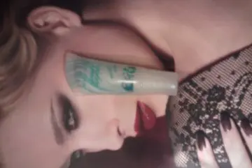 glossy lipblam, Essence