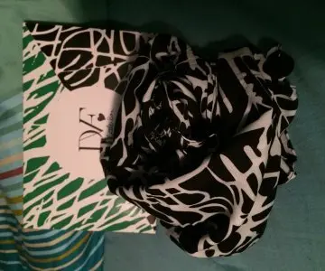 foulard mlb noir et blanc, Dvf