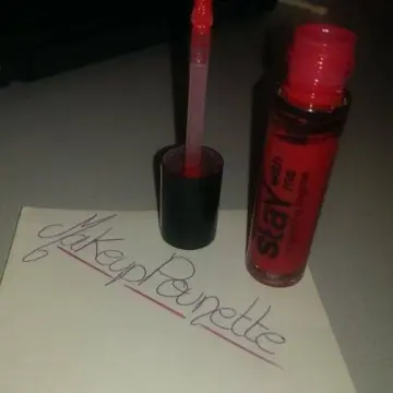 Gloss rouge, Essence