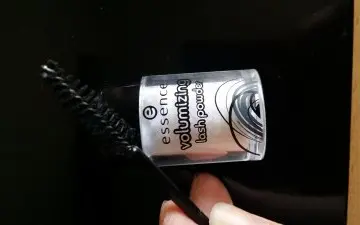 Volumizing lash powder, Essence