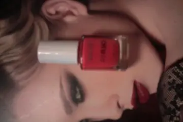 vernis à ongles, Miss cop
