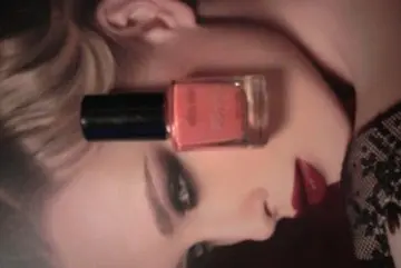 vernis à ongles, Miss cop
