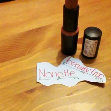 rouge à lèvre essence, Essence